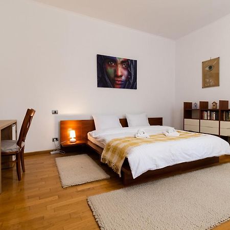 Residence 48 Beautiful Building Within Moments From The Old Town Of Braşov Exterior foto