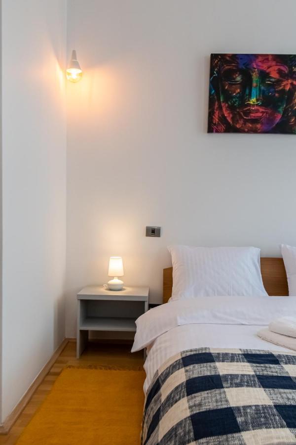 Residence 48 Beautiful Building Within Moments From The Old Town Of Braşov Exterior foto