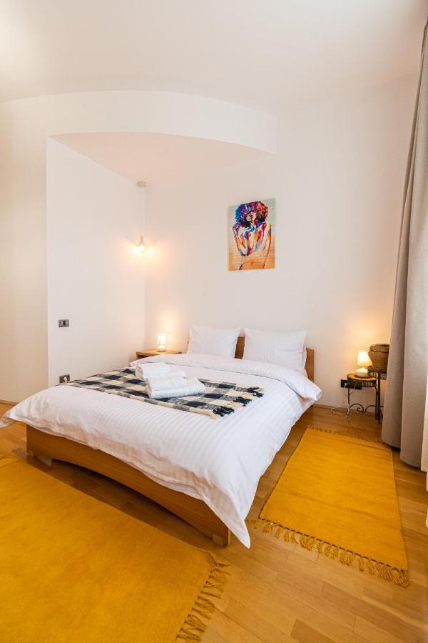 Residence 48 Beautiful Building Within Moments From The Old Town Of Braşov Exterior foto