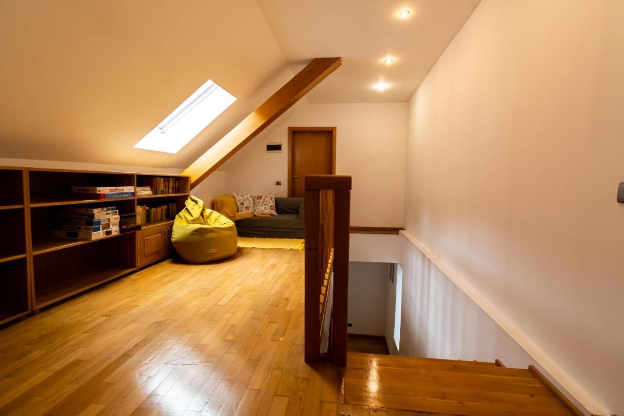 Residence 48 Beautiful Building Within Moments From The Old Town Of Braşov Exterior foto