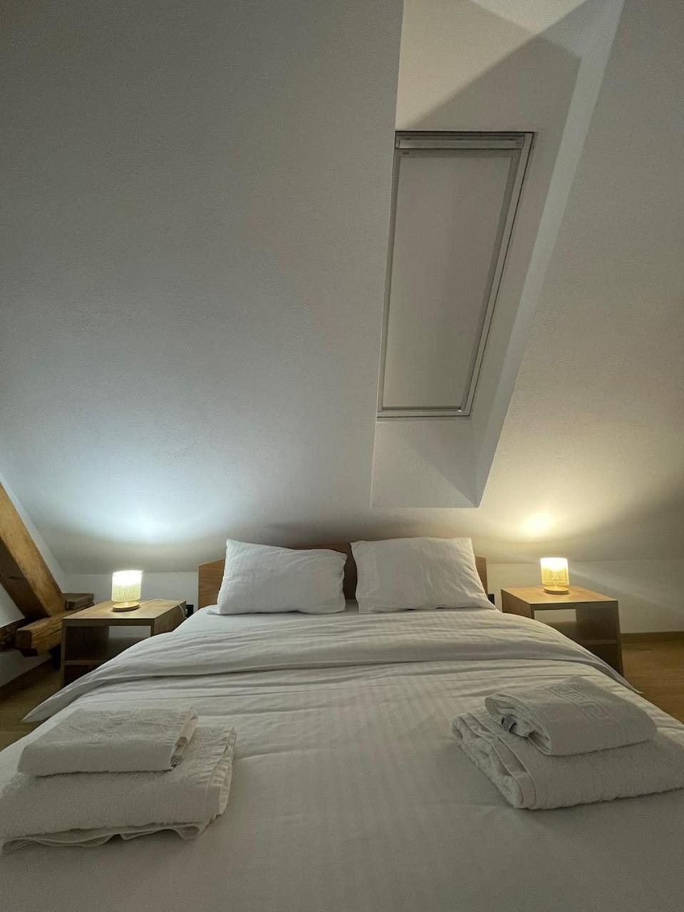 Residence 48 Beautiful Building Within Moments From The Old Town Of Braşov Exterior foto